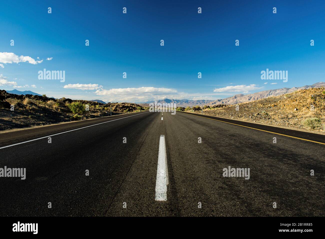 US Highway 395 at Lone Pine in the Owens Valley, California, USA, Stock Photo