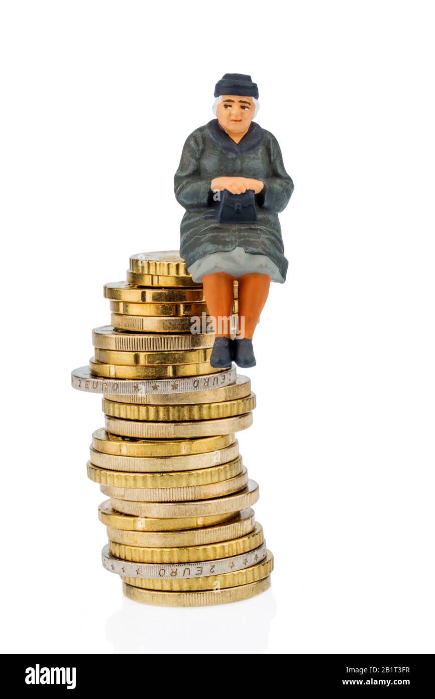 Rentnerin sitzt auf einem Geldstapel, Symbolfoto fuer Pensionen, Altersvorsorge, Alterssicherung Stock Photo
