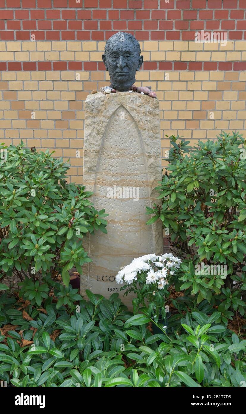 Grab Egon Bahr, Dorotheenstädtischer Friedhof, Chausseestraße, Mitte ...