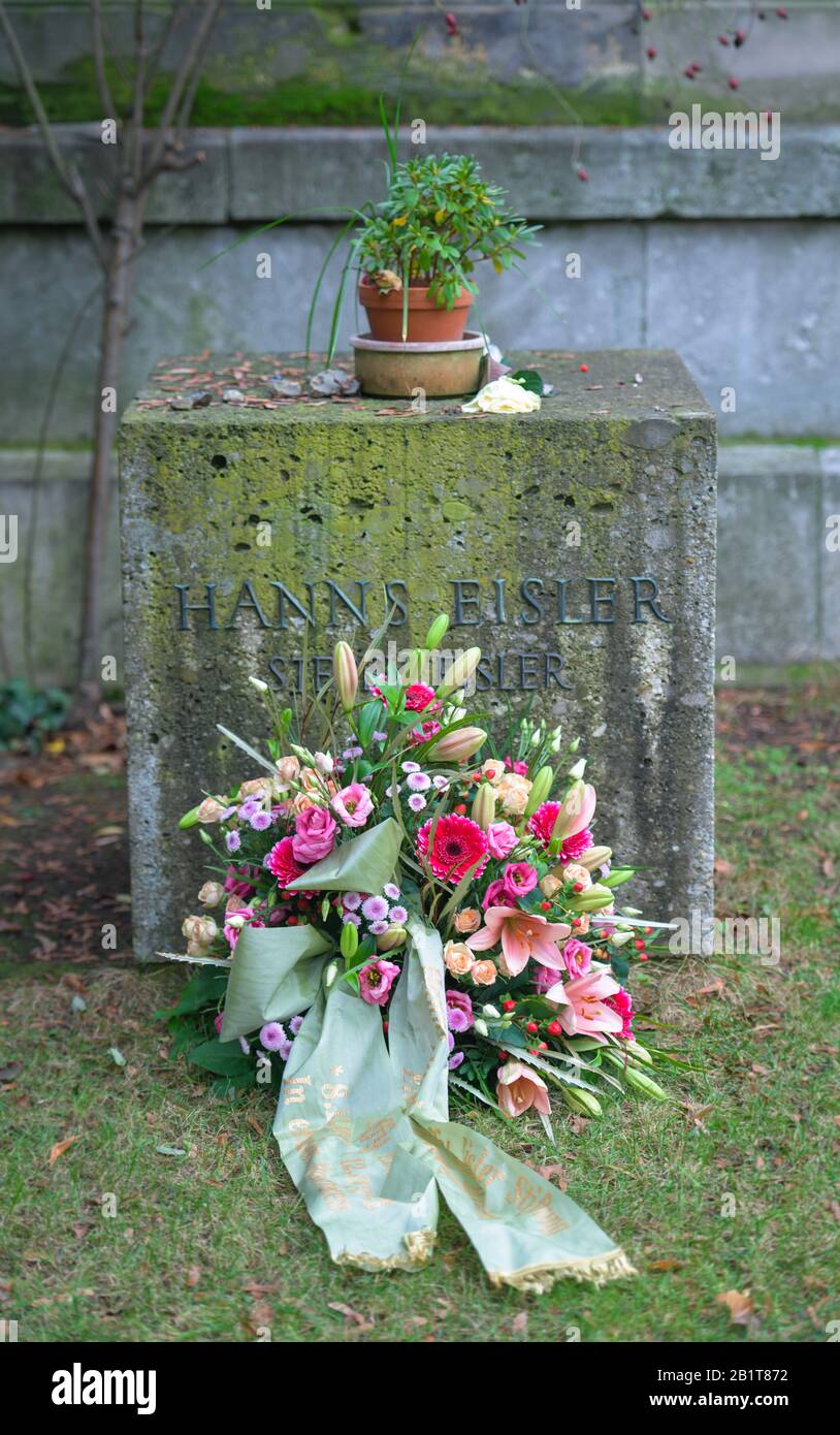 Grab Hanns Eisler, Dorotheenstädtischer Friedhof, Chausseestraße, Mitte 