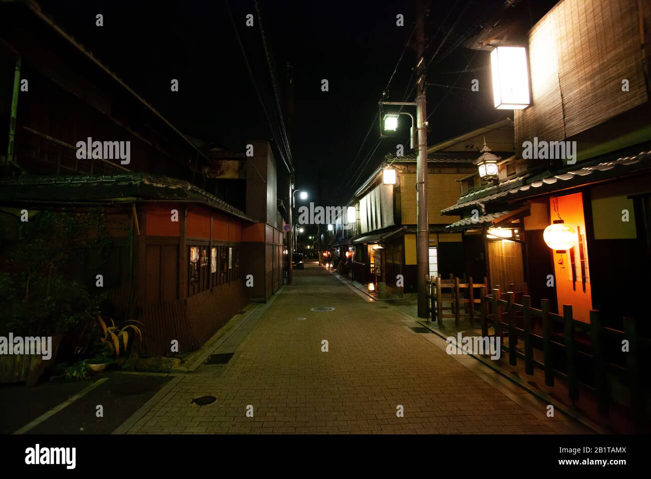 Historic city centre of Kyoto, Japan at night Stock Photo - Alamy