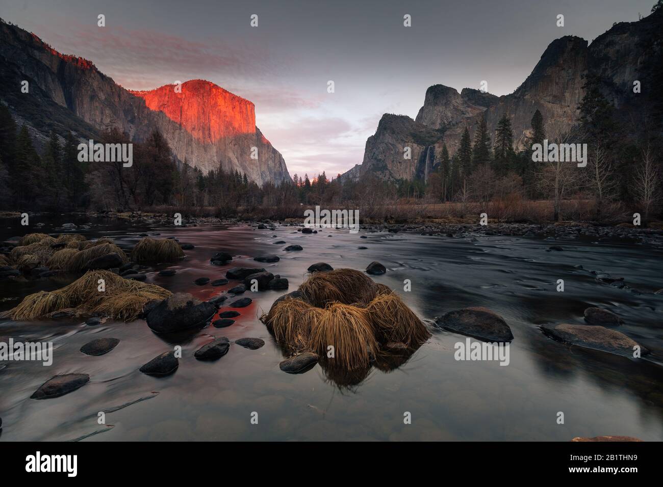 View from Valley View at Yosemite National Park. At the left side 'El Capitan' dome and at the right side Cathedral Rocks. In California. Stock Photo