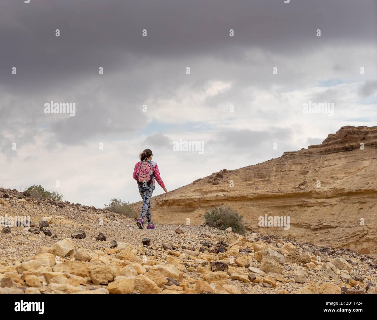 Children hiking in desert hi-res stock photography and images - Alamy