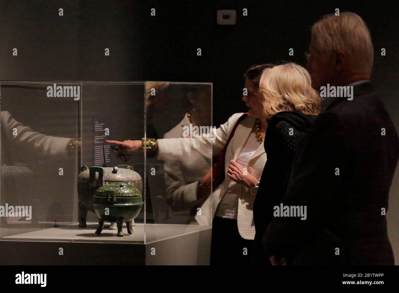 Houston, USA. 26th Feb, 2020. People view Chinese ritual bronzes during a media preview of the exhibition Eternal Offering: Chinese Ritual Bronzes in Houston, Texas, the United States, on Feb. 26, 2020. An exhibition of ancient Chinese bronze artworks will be on display from Feb. 29 to Aug. 9 at Asia Society Texas Center (ASTC) in Houston, ASTC announced on Wednesday night. Credit: Lao Chengyue/Xinhua/Alamy Live News Stock Photo