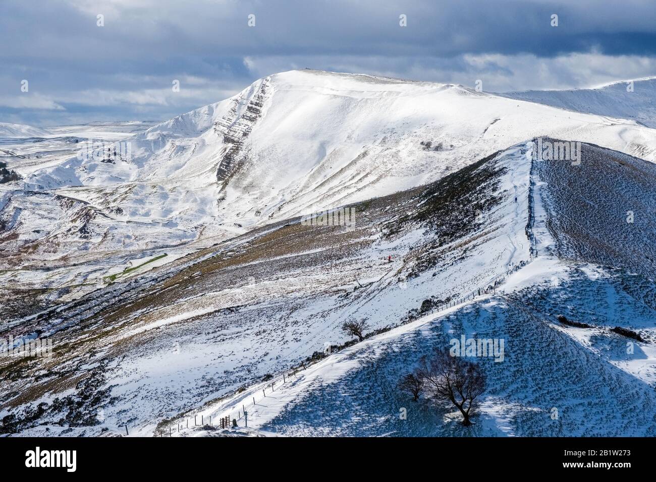 Winter view along the Great Ridge towards Mam Tor in the Peak District National Park Stock Photo