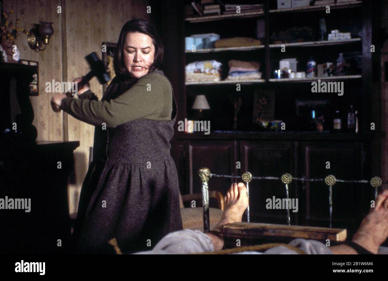 Kathy Bates, 'Misery' (1990) Castle Rock /  Photo Credit: Merrick Morton / Castlerock/ The Hollywood Archive  File Reference # 33962-264THA Stock Photo