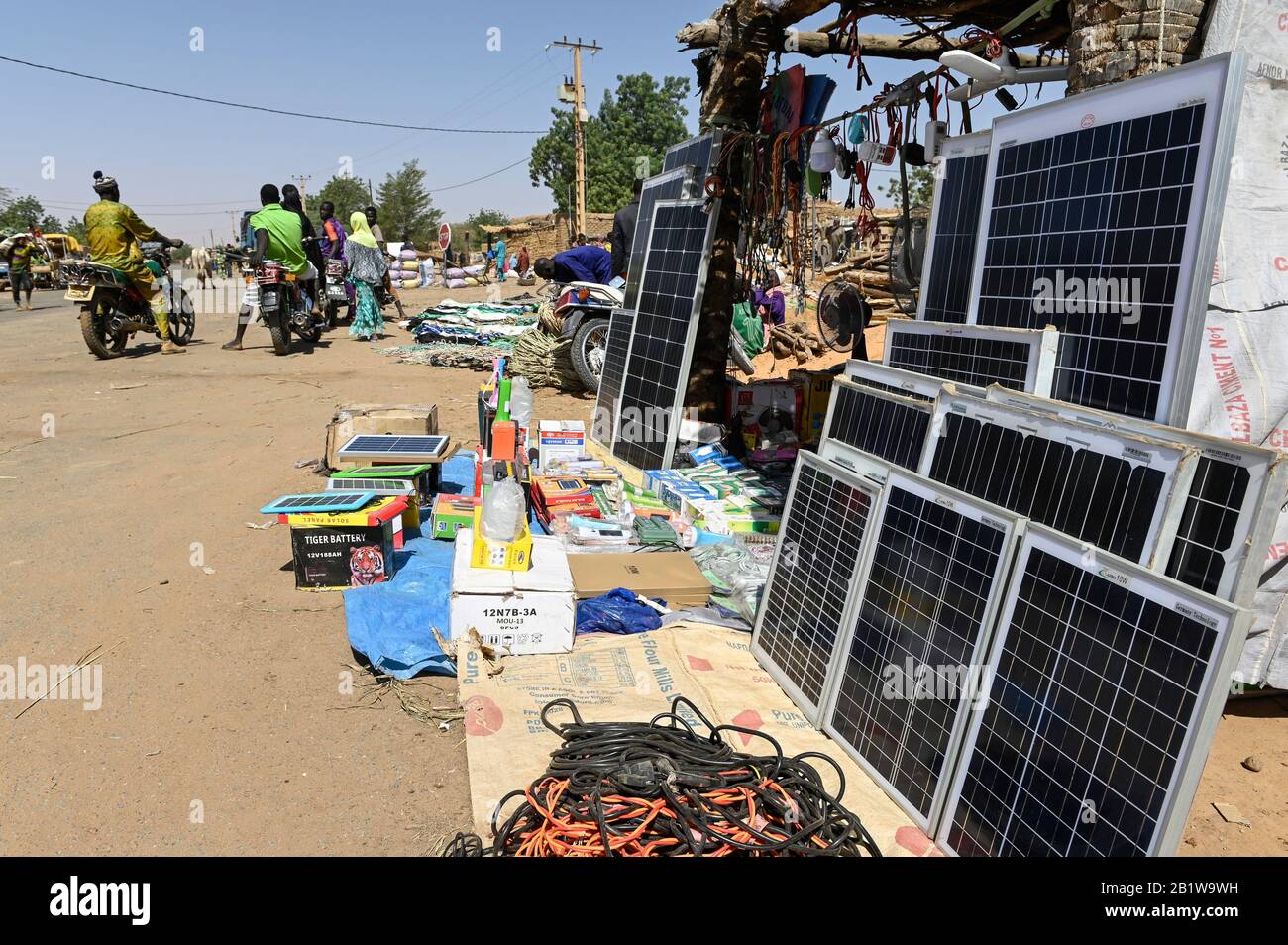 NIGER, village Namaro, market, shop with solar products / Markttag, Verkauf von Solar Produkten Stock Photo