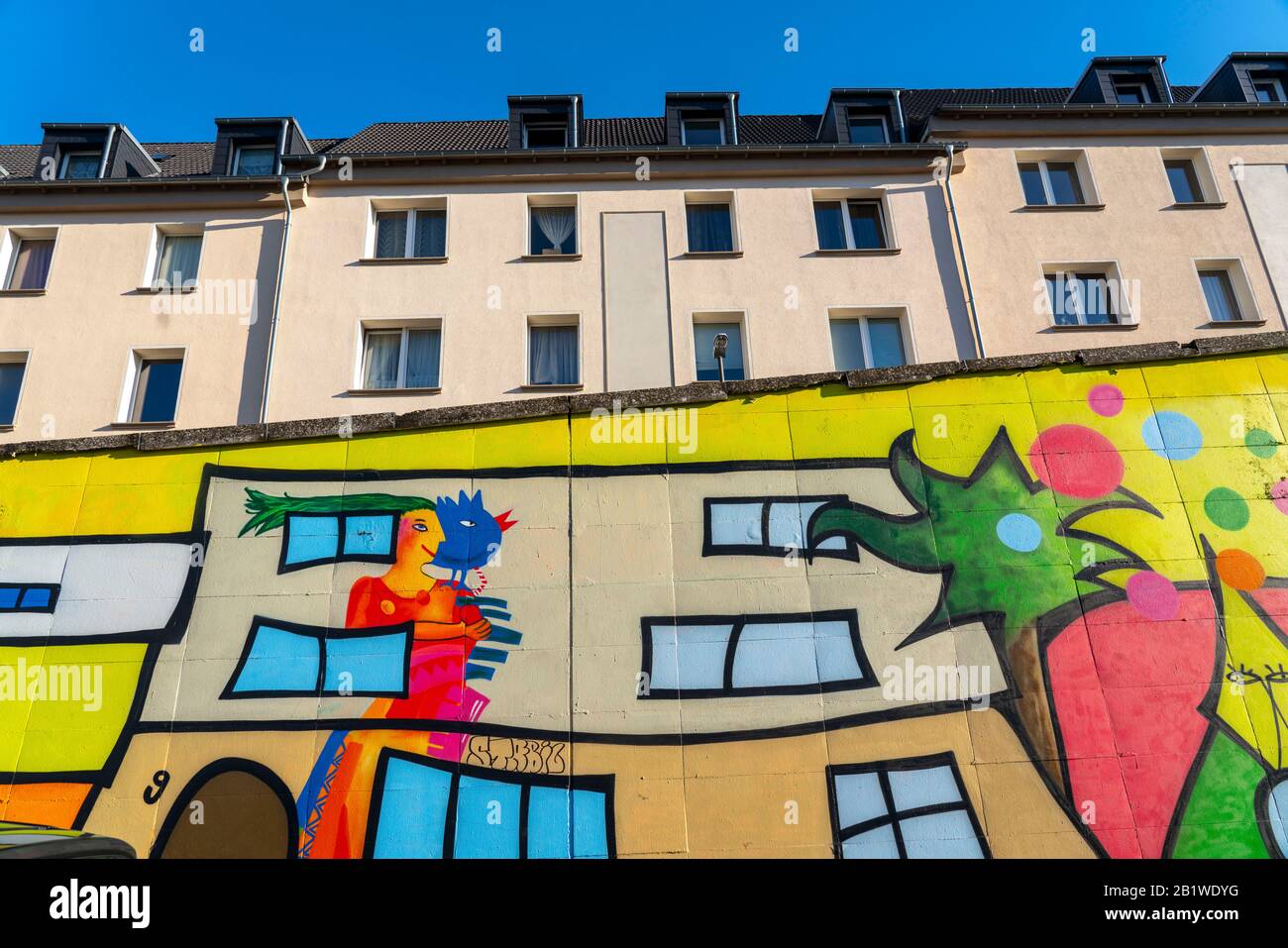 Grosse Graffitis entlang der Krampestrasse im Essener Südostviertel, am Kultur- und Bildungszentrums Storp 9, Essen, Stock Photo