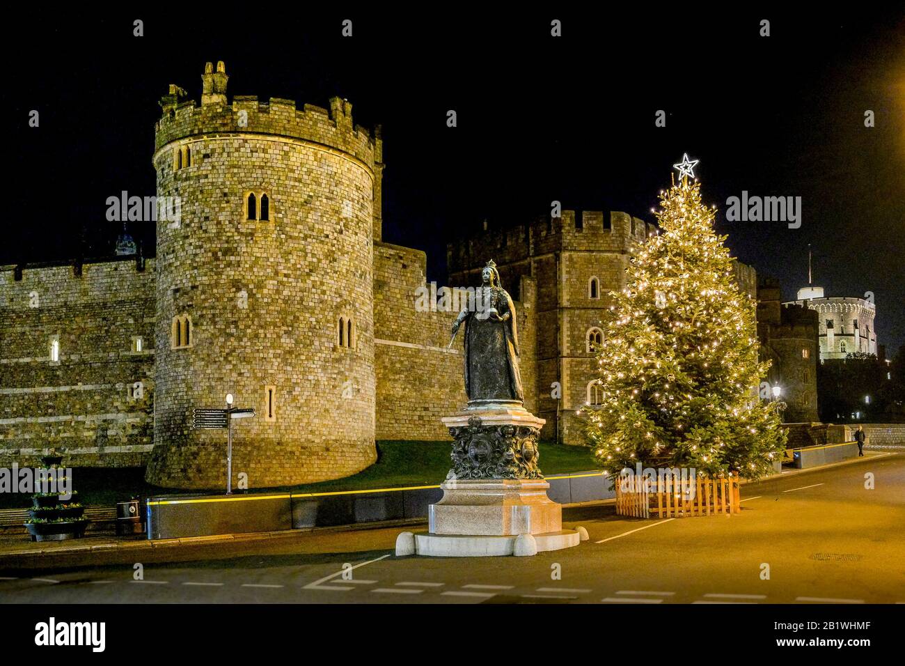 Queen Victoria statue and Christmas Tree, Windsor Castle, Windsor