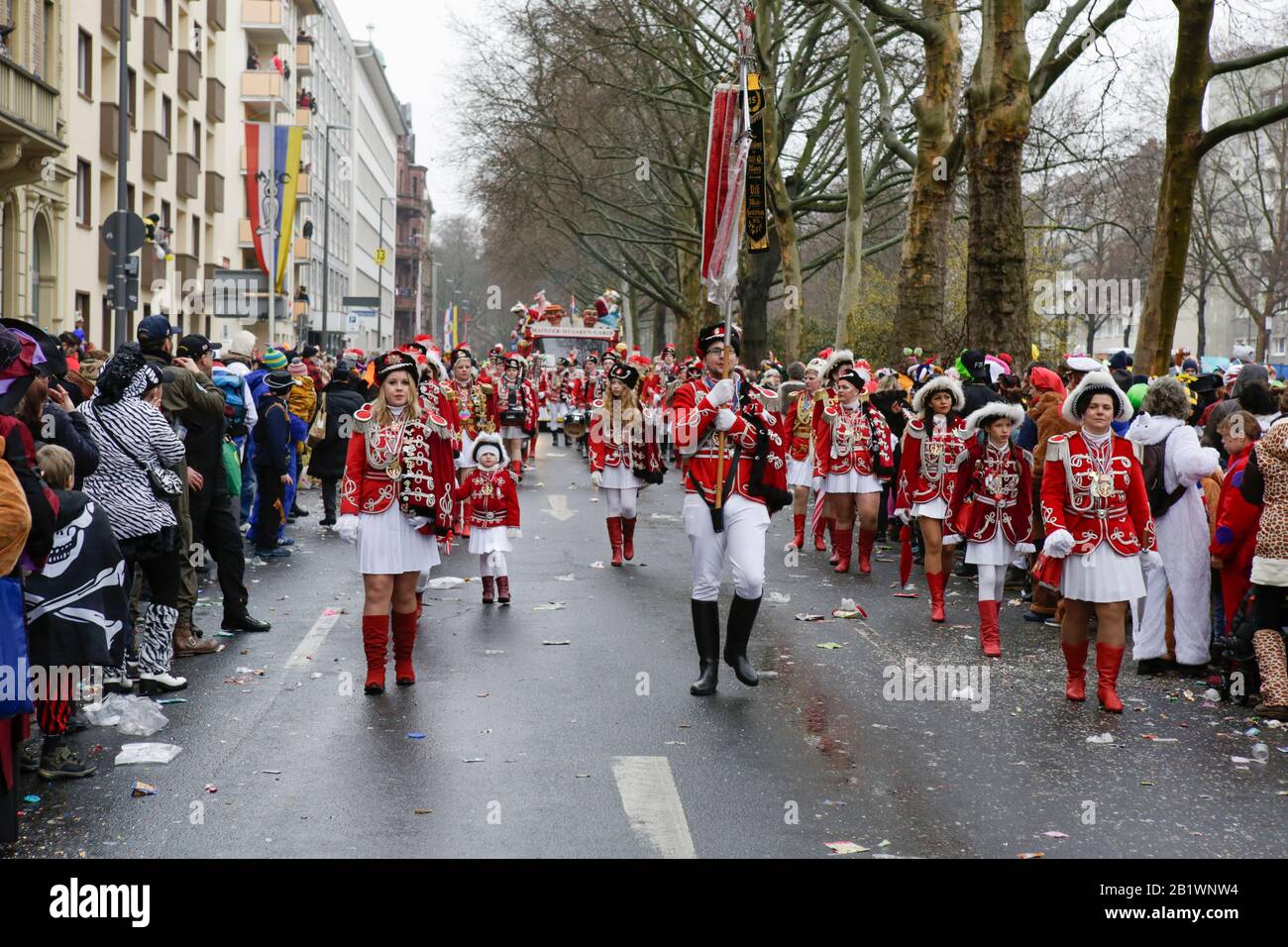 Mainz, Germany. 24th February 2020. Members of the carnival guards Mainzer Husaren Garde march in the Mainz Rose Monday parade. Around half a million people lined the streets of Mainz for the traditional Rose Monday Carnival Parade. The 9 km long parade with over 9,000 participants is one of the three large Rose Monday Parades in Germany. Stock Photo