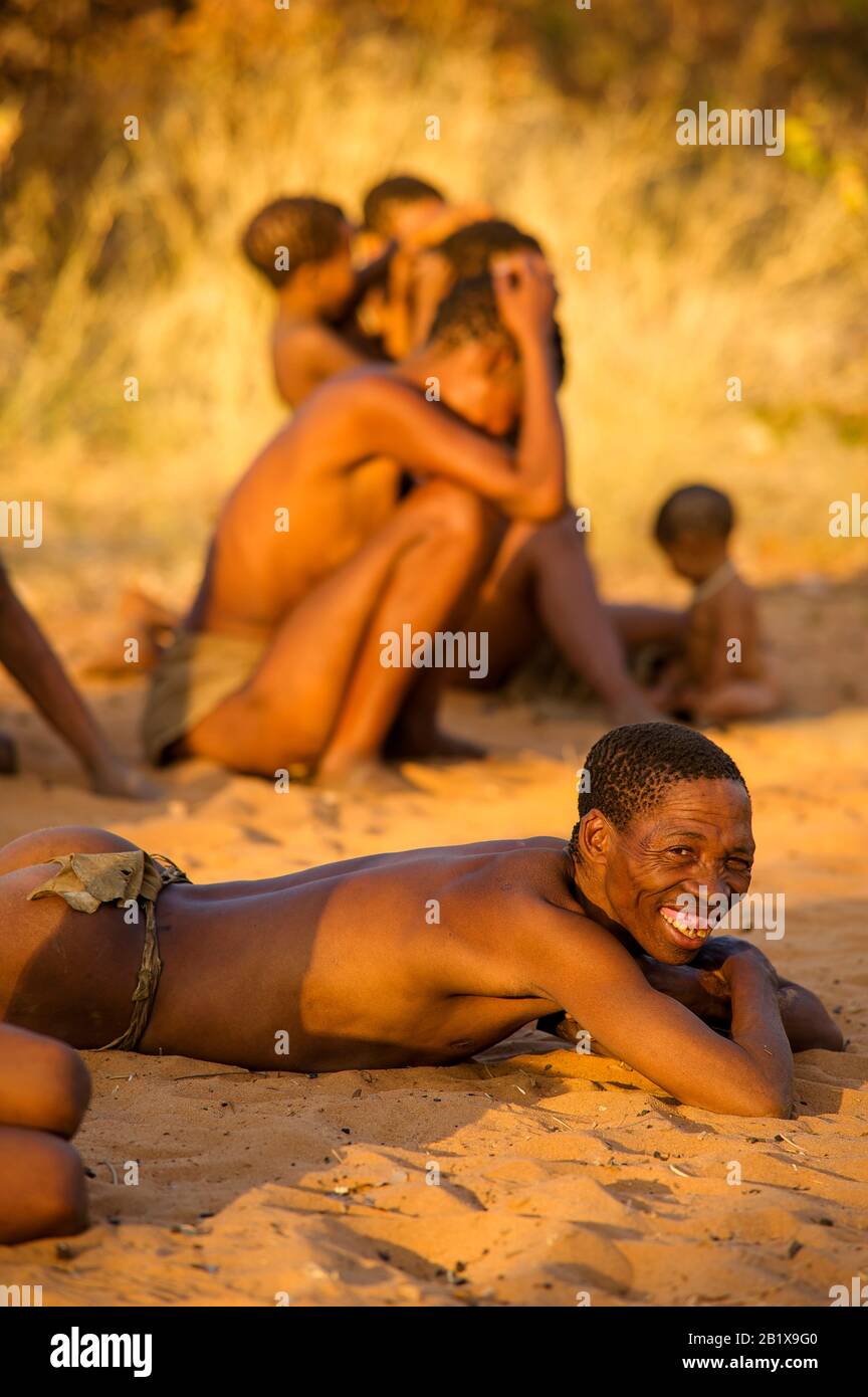 Ju/'Hoansi-San Bushman people relaxing at Grashoek Living Museum, Northern Namibia Stock Photo