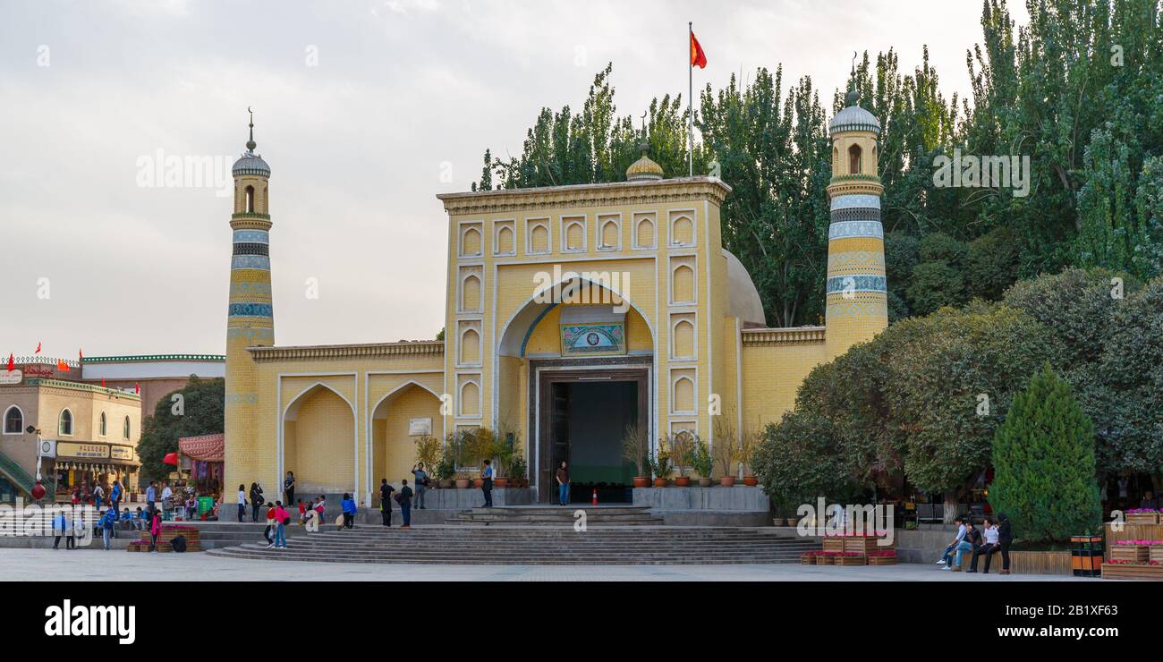 Panorama view on Id Kah mosque - located in the city center of Kashgar. Place for muslims (in Xinjiang mainly uyghurs) to pray and worship. Stock Photo