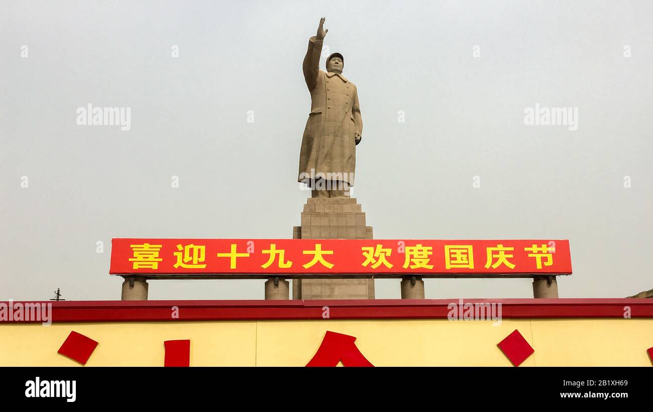 Statue of Mao Zedong at the People's Square of Kashgar. The chinese