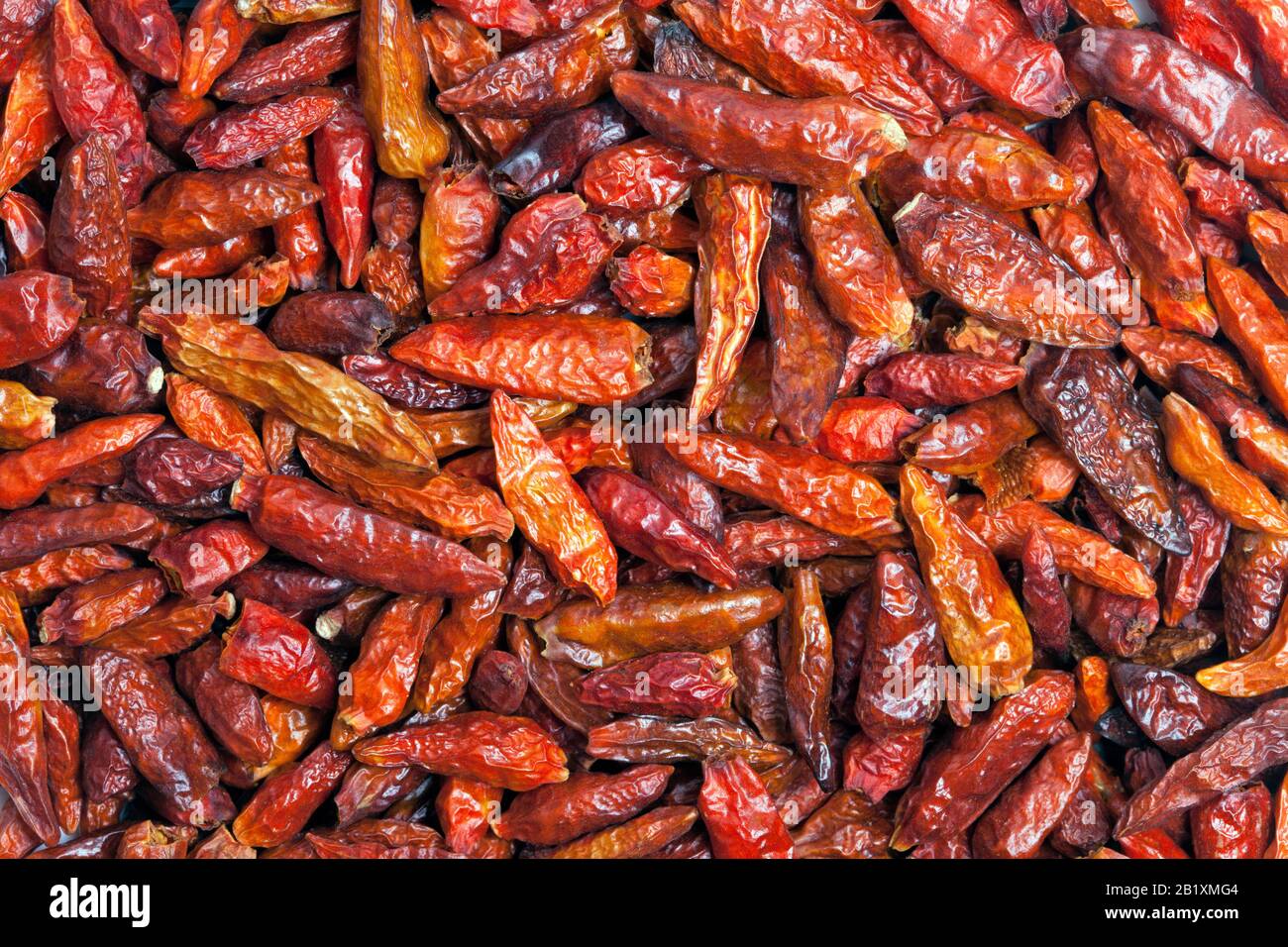 Dried Cayenne pepper texture background. Also called Guinea spice, cow-horn  pepper, aleva, bird pepper, red pepper, hot chili pepper. Used to flavor  Stock Photo - Alamy