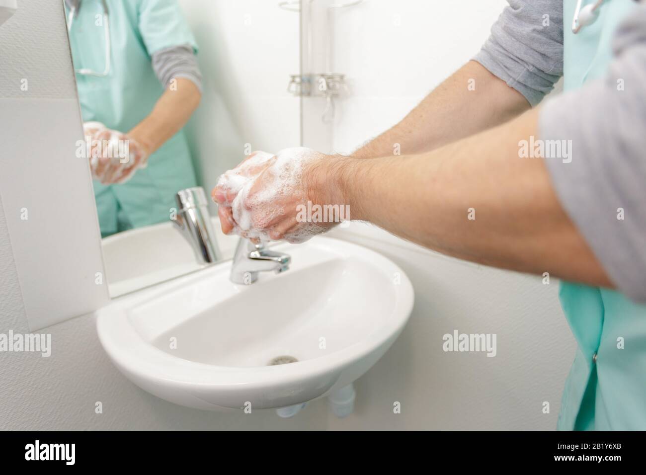 doctor washing hands before operating Stock Photo Alamy