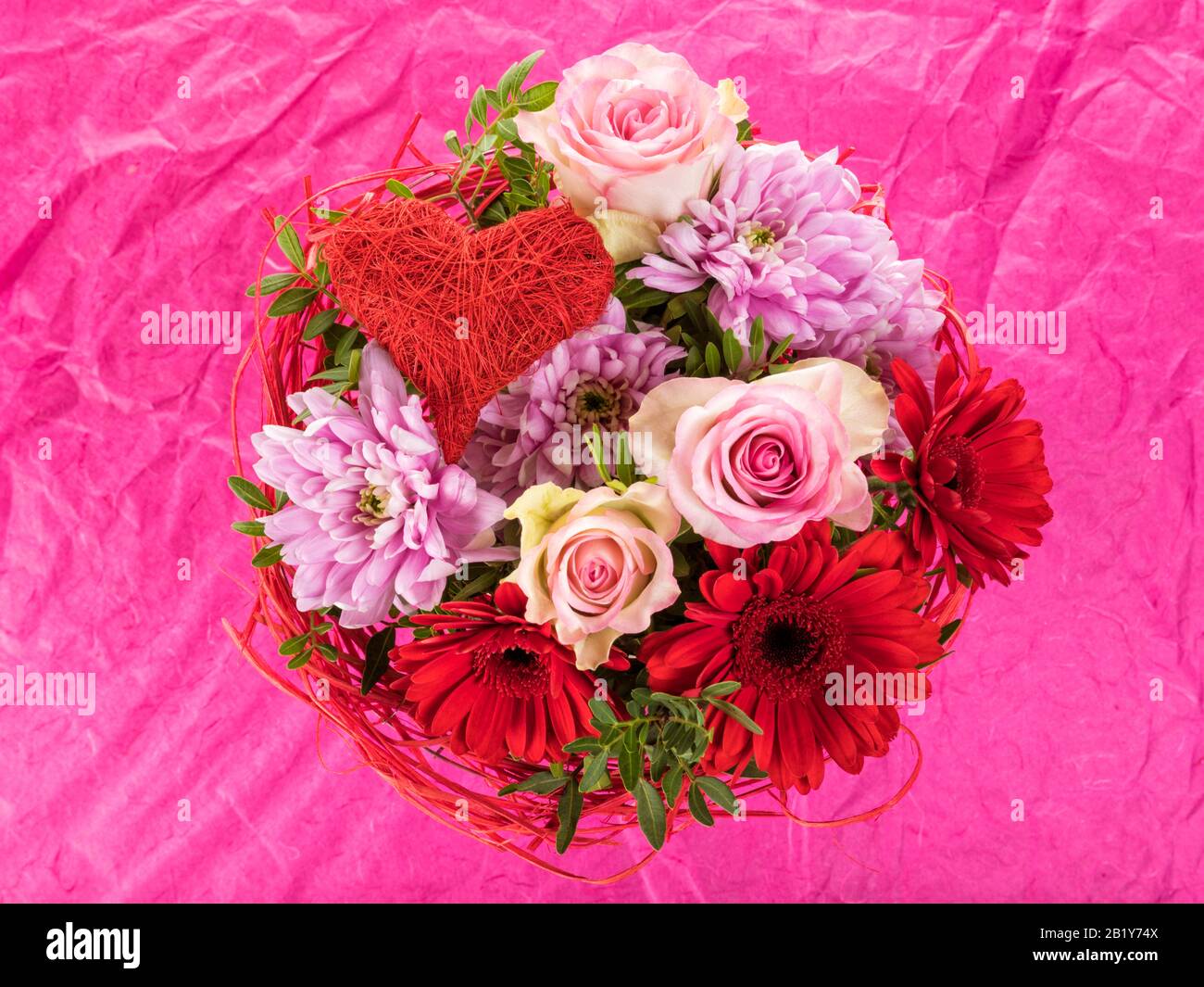 Pink roses heart hi-res stock photography and images - Alamy