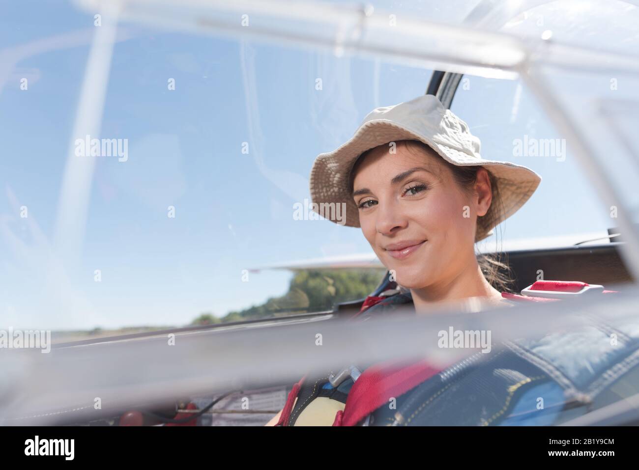 Woman cockpit pilot passenger hi-res stock photography and images - Alamy