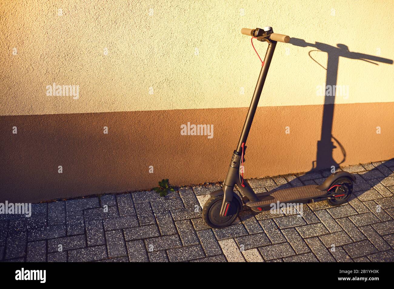 Electric scooter on a background of a wall Stock Photo - Alamy