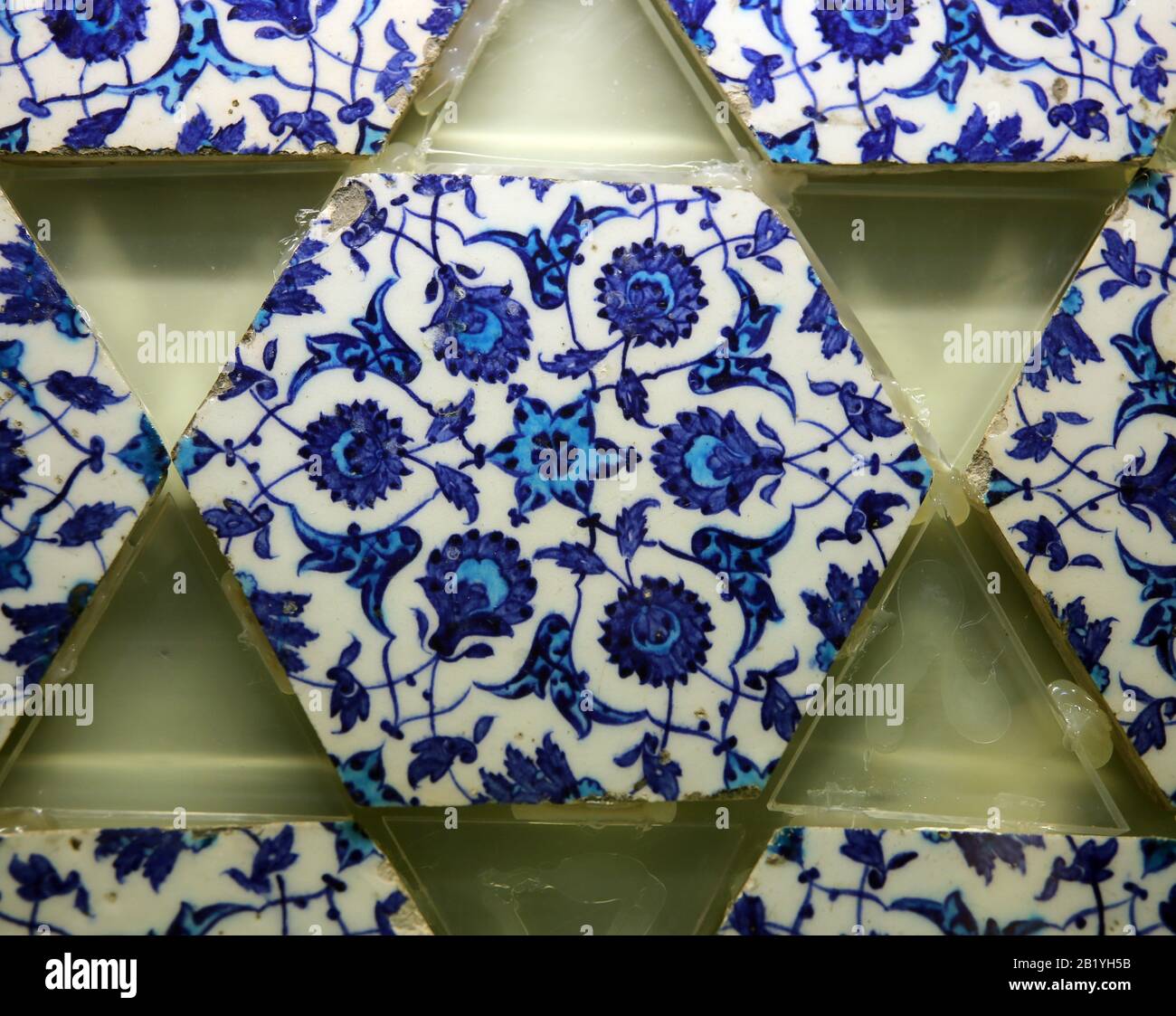 Blue and white hexagonal tiles with turquoise. Iznik, Glased. 1530. Istanbul Archaeology Museums. Museum of Islamic Art. Stock Photo