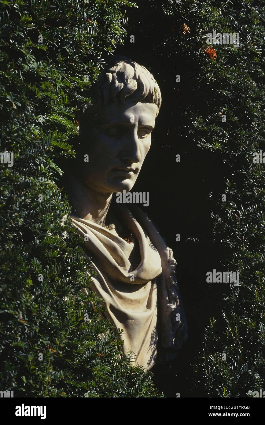 Garden statue, bust at Groombridge Place. Kent. England. UK Stock Photo