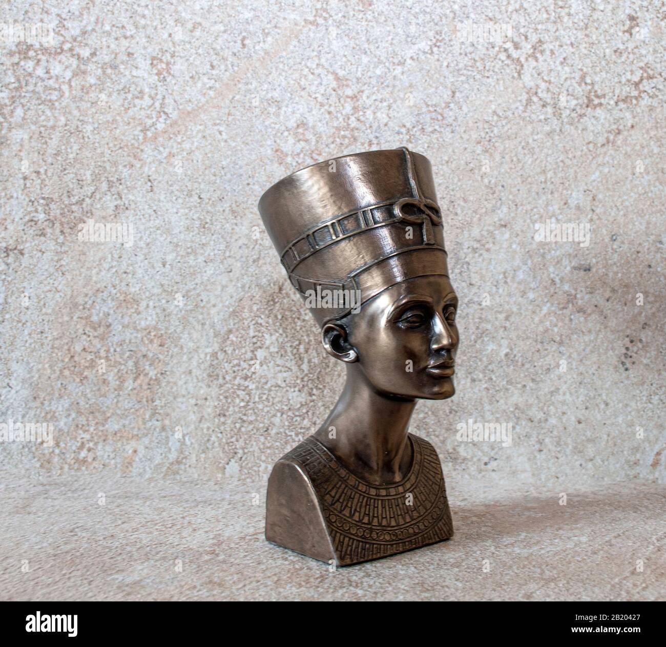 Nefertiti egyptian queen bust statue Stock Photo Alamy