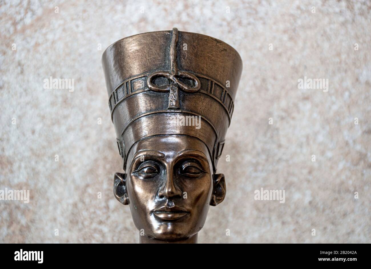 Nefertiti statue hires stock photography and images Alamy