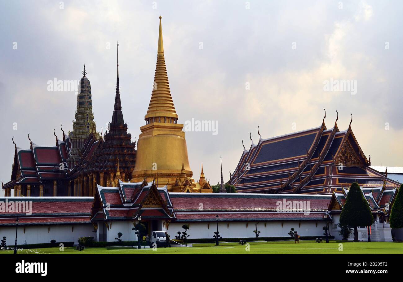 Golden builging hi-res stock photography and images - Alamy