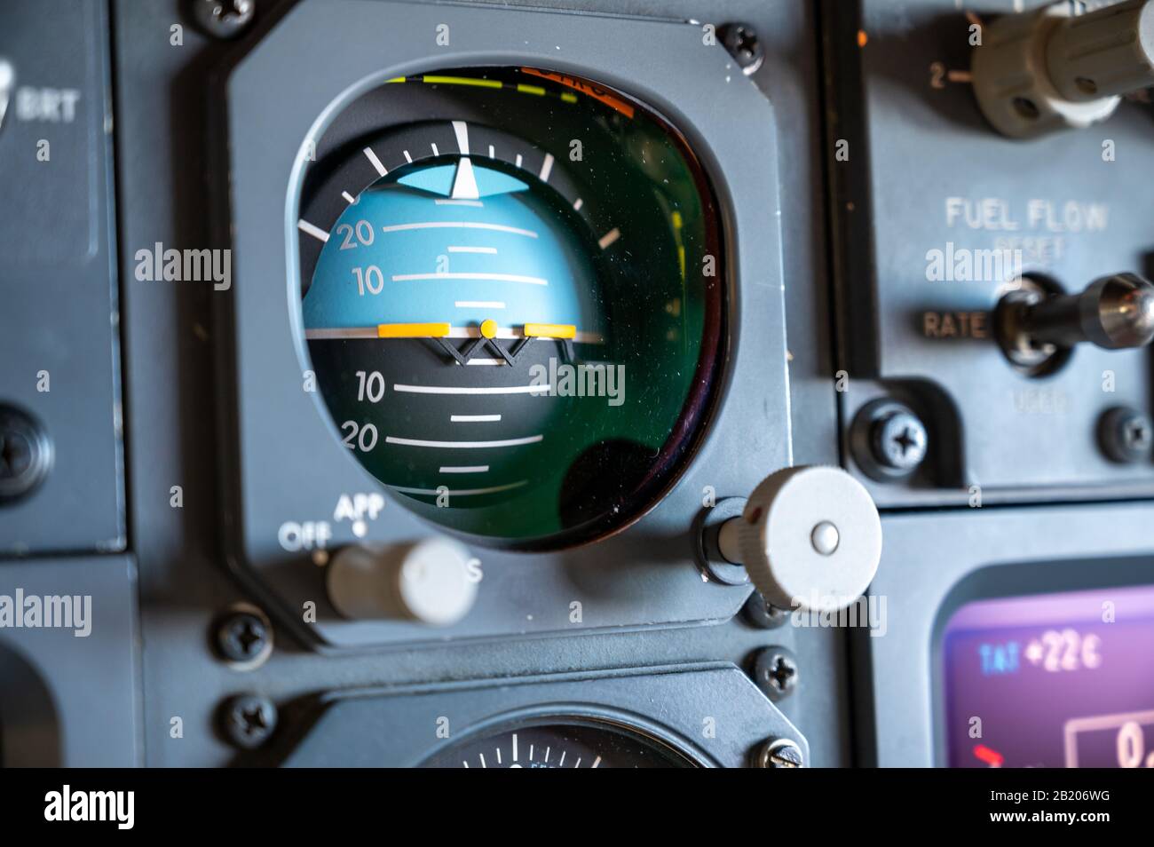 Standby attitude indicator on flight deck of Boeing 737 Stock Photo Alamy