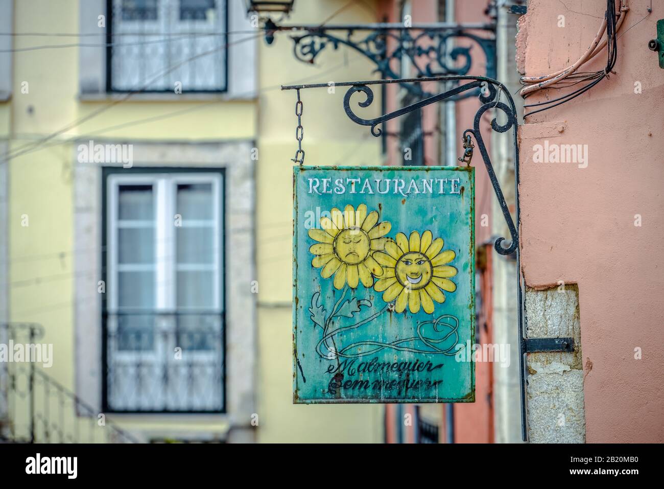 Schild, Restaurant ´Malmequer Bemmequer´, Alfama, Lissabon, Portugal Stock Photo