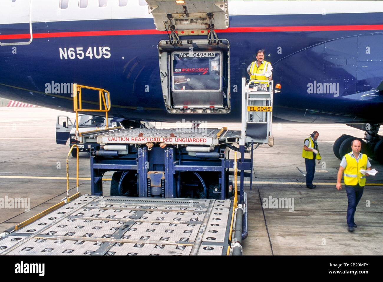 Baggage Handler High Resolution Stock Photography and Images Alamy