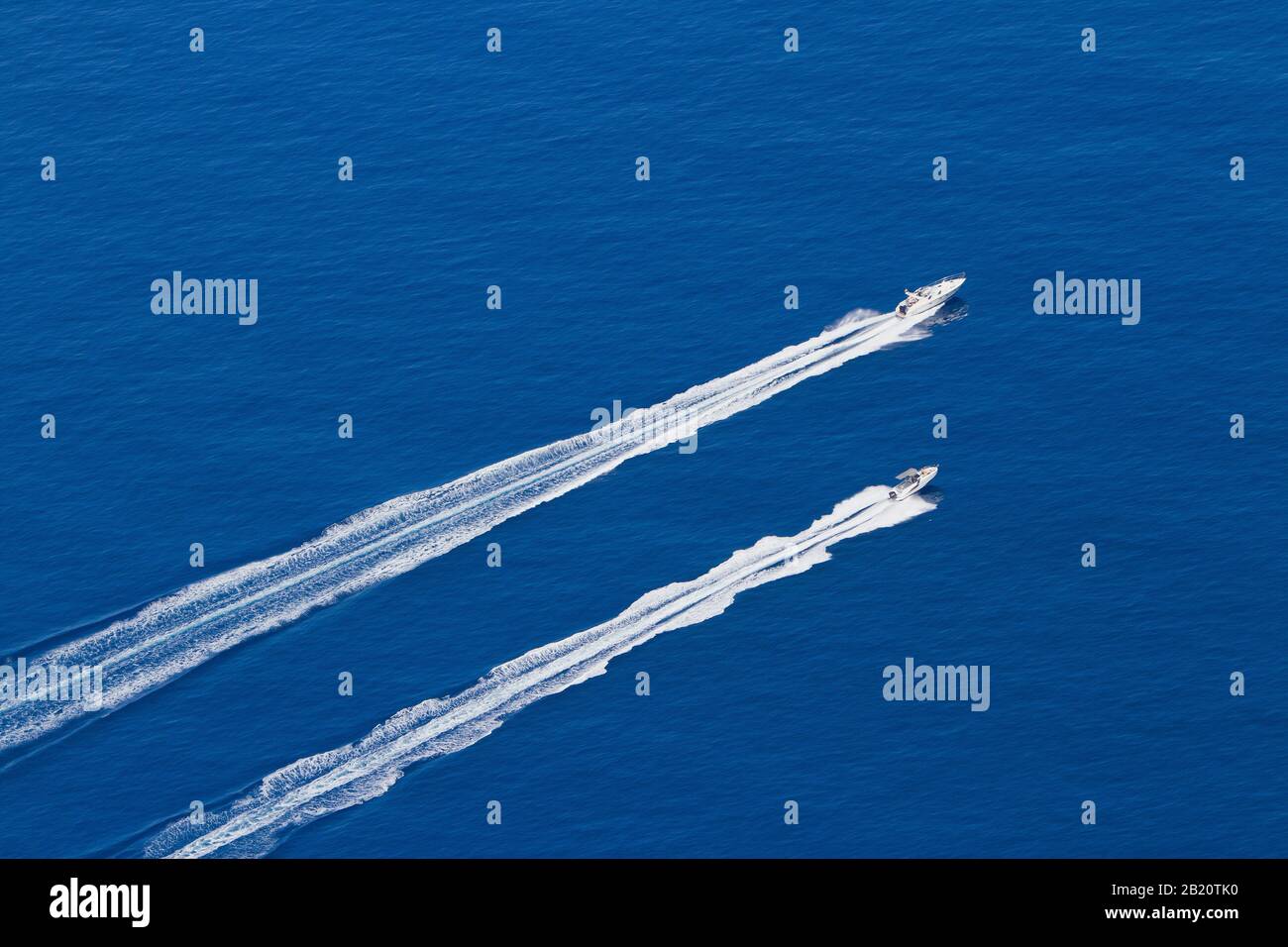 Aerial photo of two speedboats racing across the water Stock Photo - Alamy