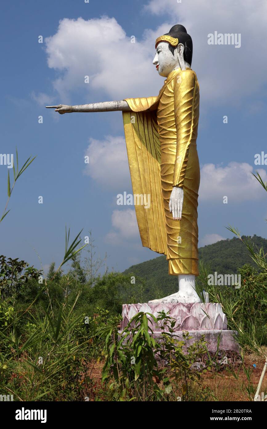 Buddha at Win Sein Taw Ya, Mawlamyine Stock Photo