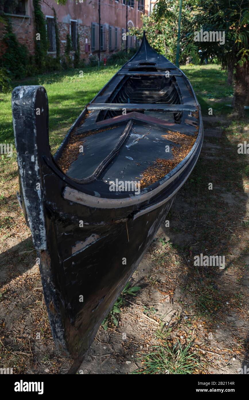 Old gondola hi-res stock photography and images - Alamy