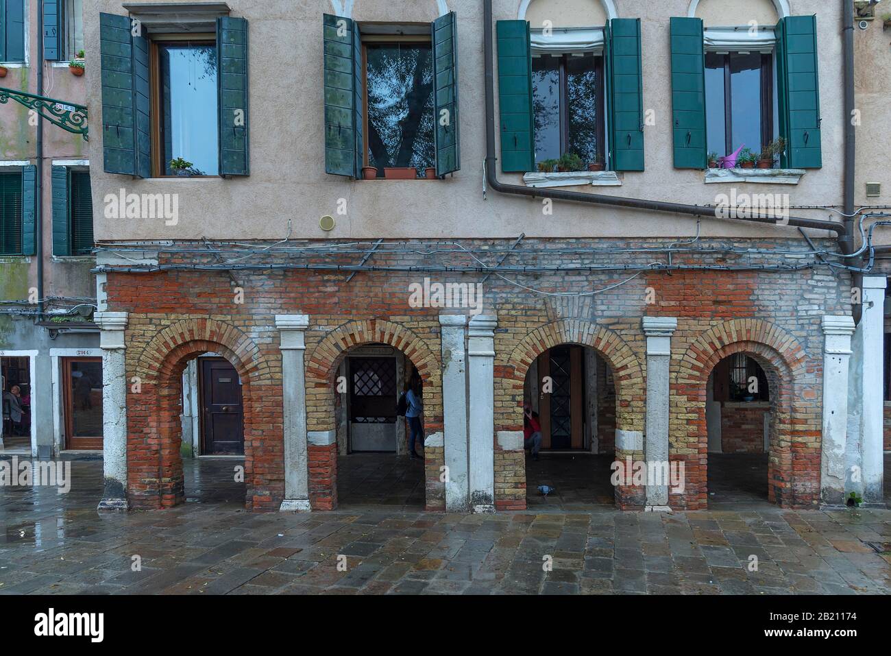 Historic arcades on the Campo del Ghetto Nuovo, Venice, Veneto, Italy Stock Photo