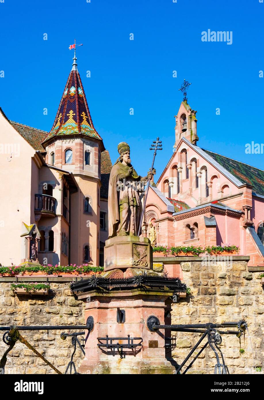 Fountain Saint Leo IX at the Place de Chateau Saint Leon, Castle of the Dukes of Eguisheim and Leokapelle, Eguisheim, Alsace, France Stock Photo