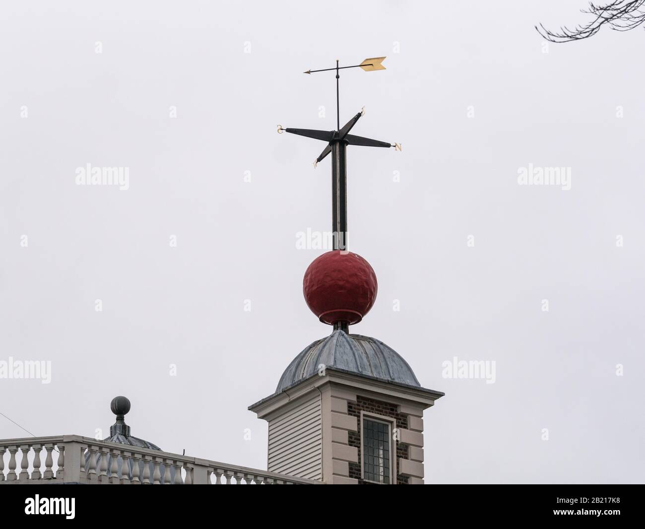 Greenwich Time Ball - A time ball sits atop the Octagon Room, Royal Observatory, Greenwich, London, UK Stock Photo