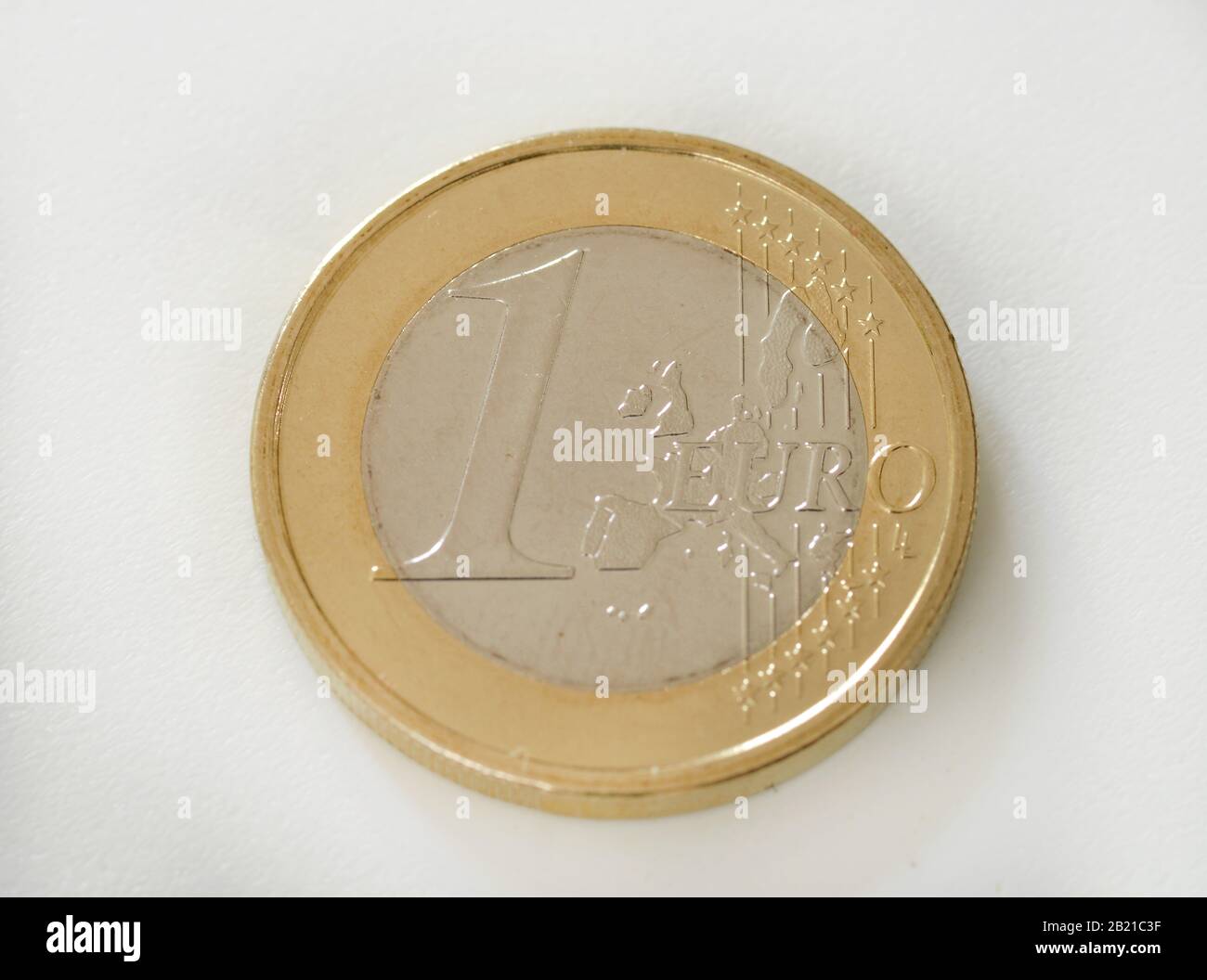 Italienische 1-Euro-Münze auf 10 Euro Hinweis Stockfotografie - Alamy