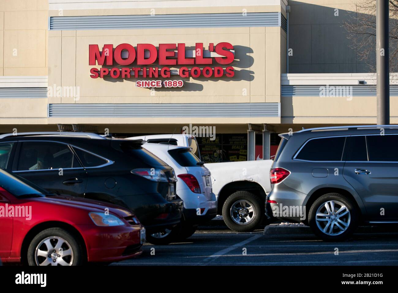 Modell’s Sporting Goods Store High Resolution Stock Photography and ...