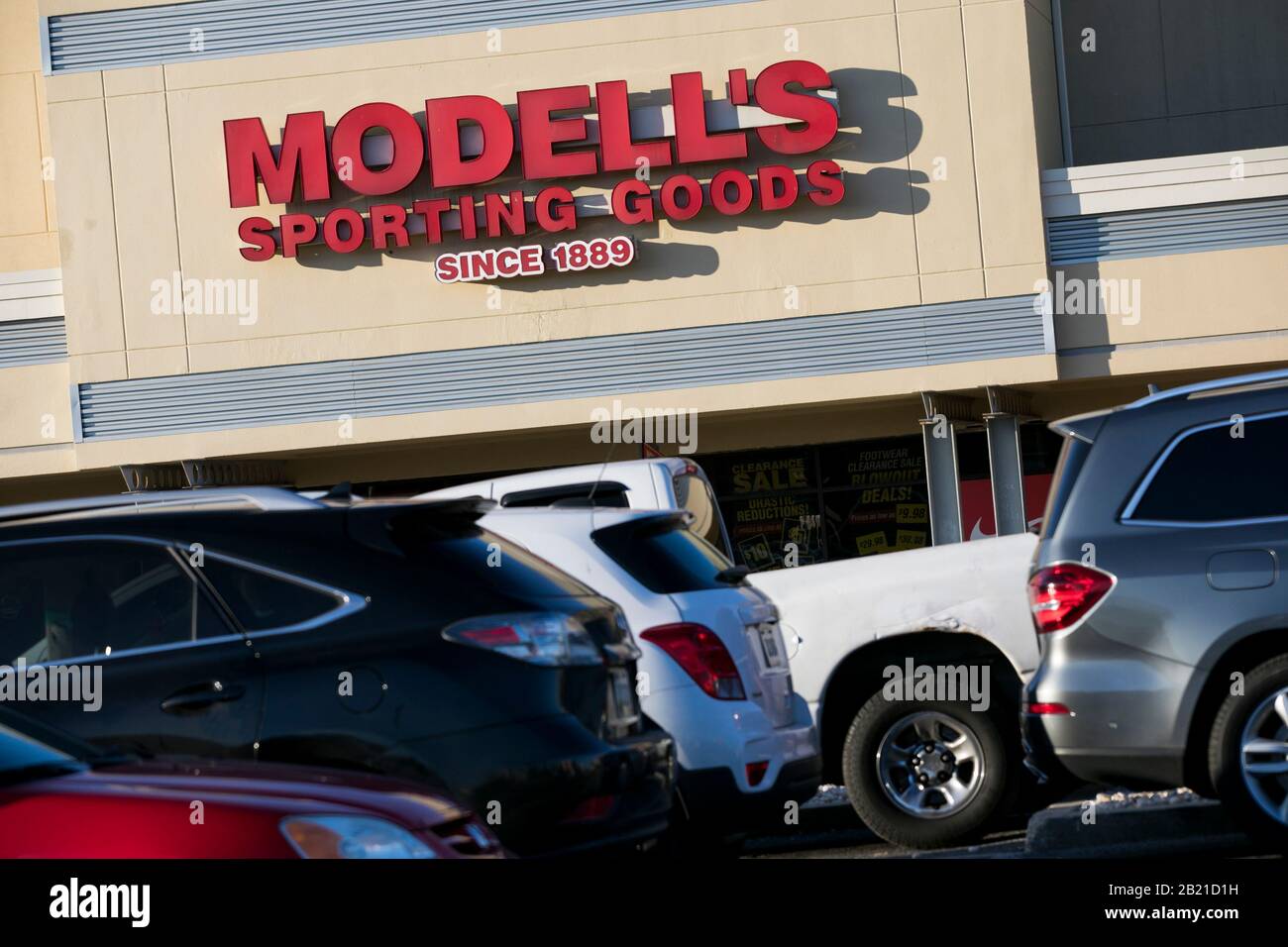 Modell’s Sporting Goods Store High Resolution Stock Photography and ...