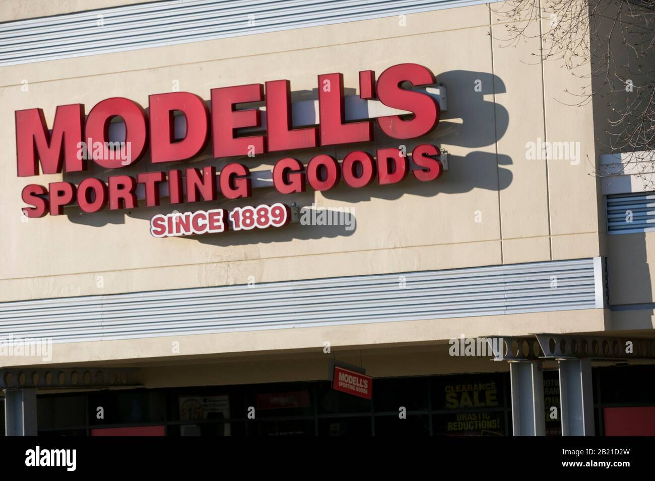 New York, NY - January 14, 2018: Mitchell Modell CEO Modells Sporting Goods  & Mira Tsur attend 2018 National retail federation foundation gala at Pier  60 Stock Photo - Alamy