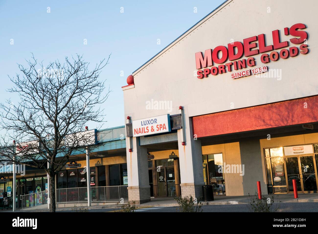 Modells sporting goods hi-res stock photography and images - Alamy