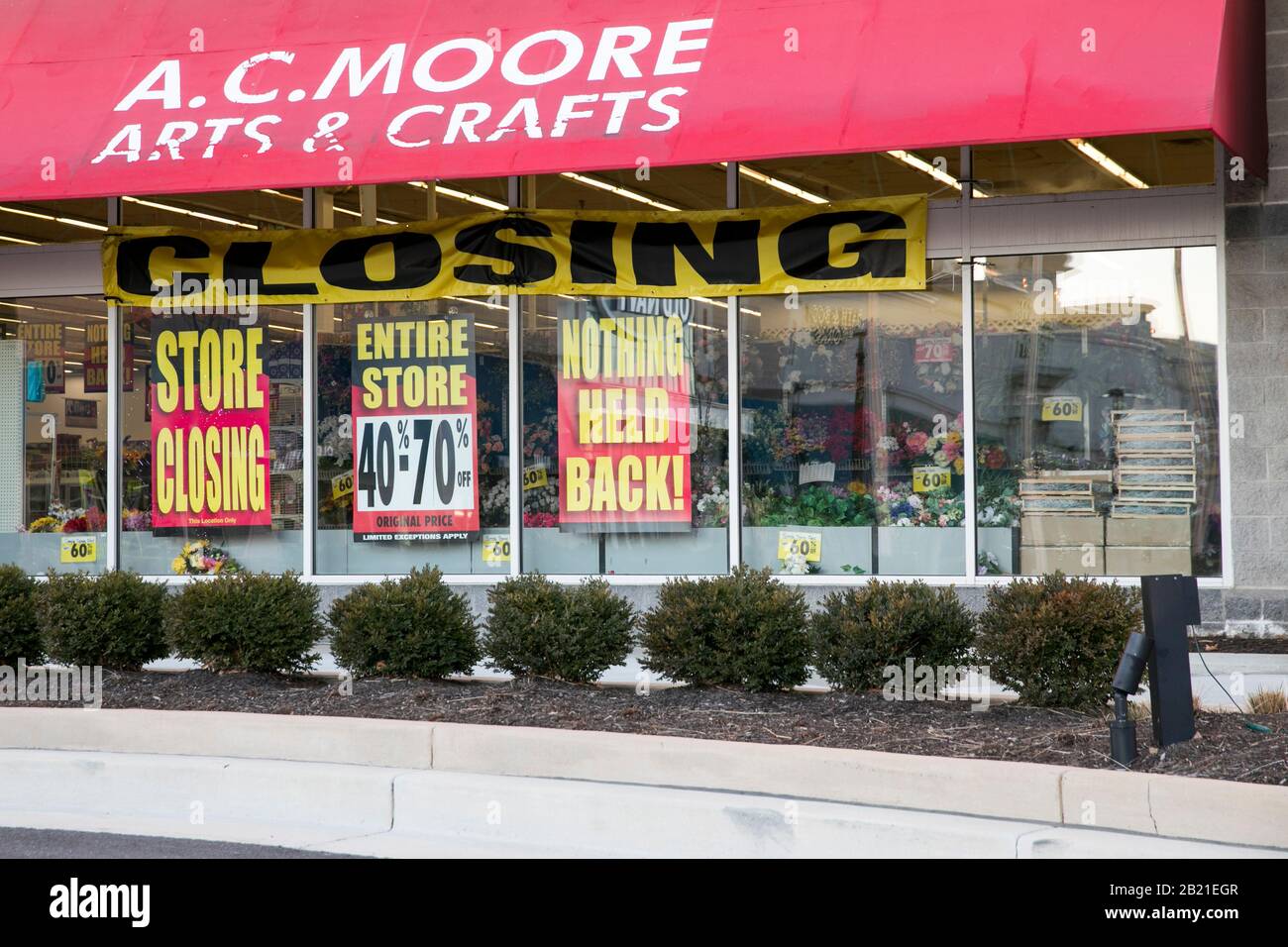 'Store Closing' signage outside of a A.C. Moore retail store location