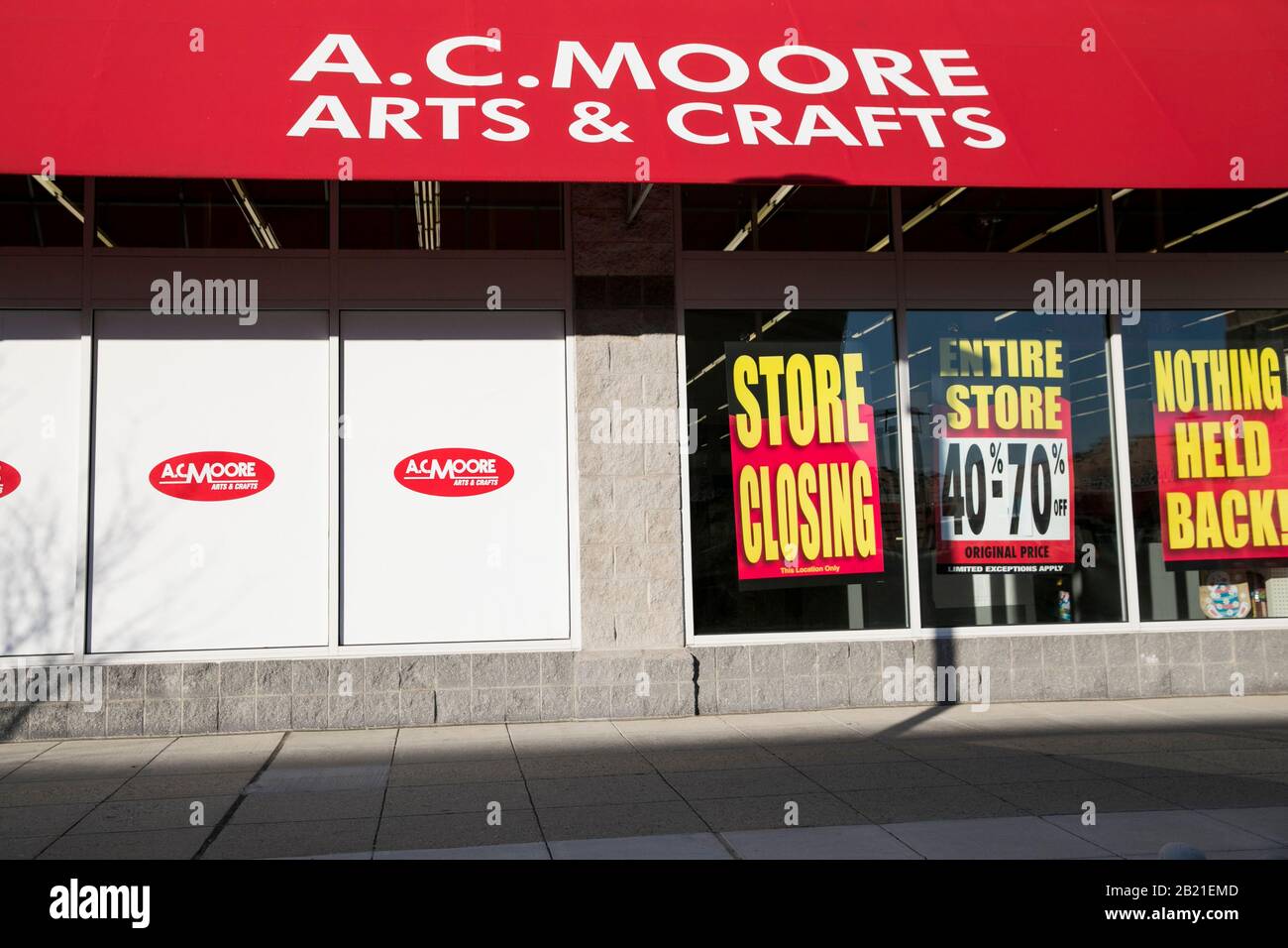 'Store Closing' signage outside of a A.C. Moore retail store location