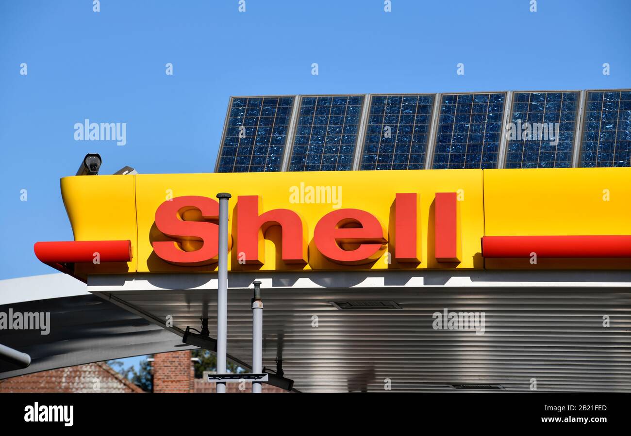 Shell, Tankstelle, Solarzellen, Hohenzollerndamm, Wilmersdorf, Berlin, Deutschland Stock Photo
