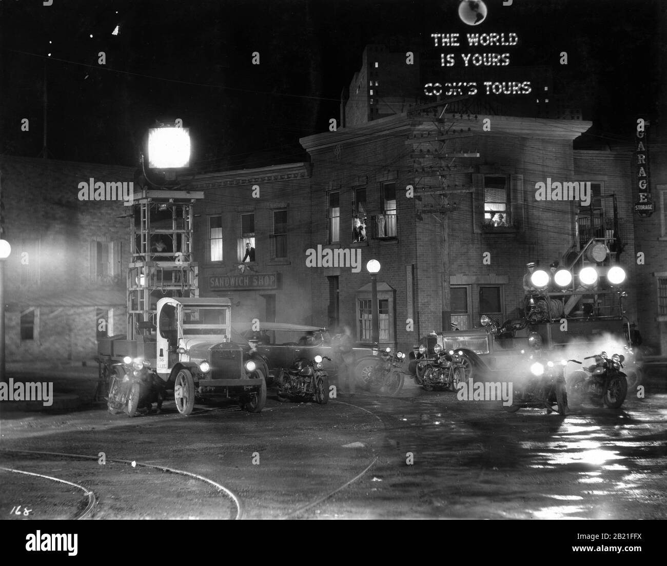 Climactic Street Gun Battle in SCARFACE 1932 directors HOWARD HAWKS and RICHARD ROSSON novel Armitage Trail screen story Ben Hecht producer Howard Hughes The Caddo Company / United Artists Stock Photo