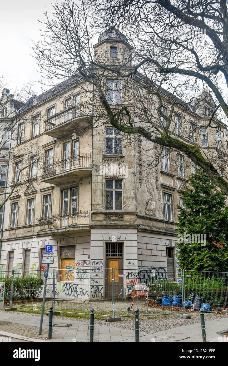 Leerstand Wohnhaus Stubenrauchstraße Ecke Odenwaldstraße, Friedenau, Berlin, Deutschland Stock Photo