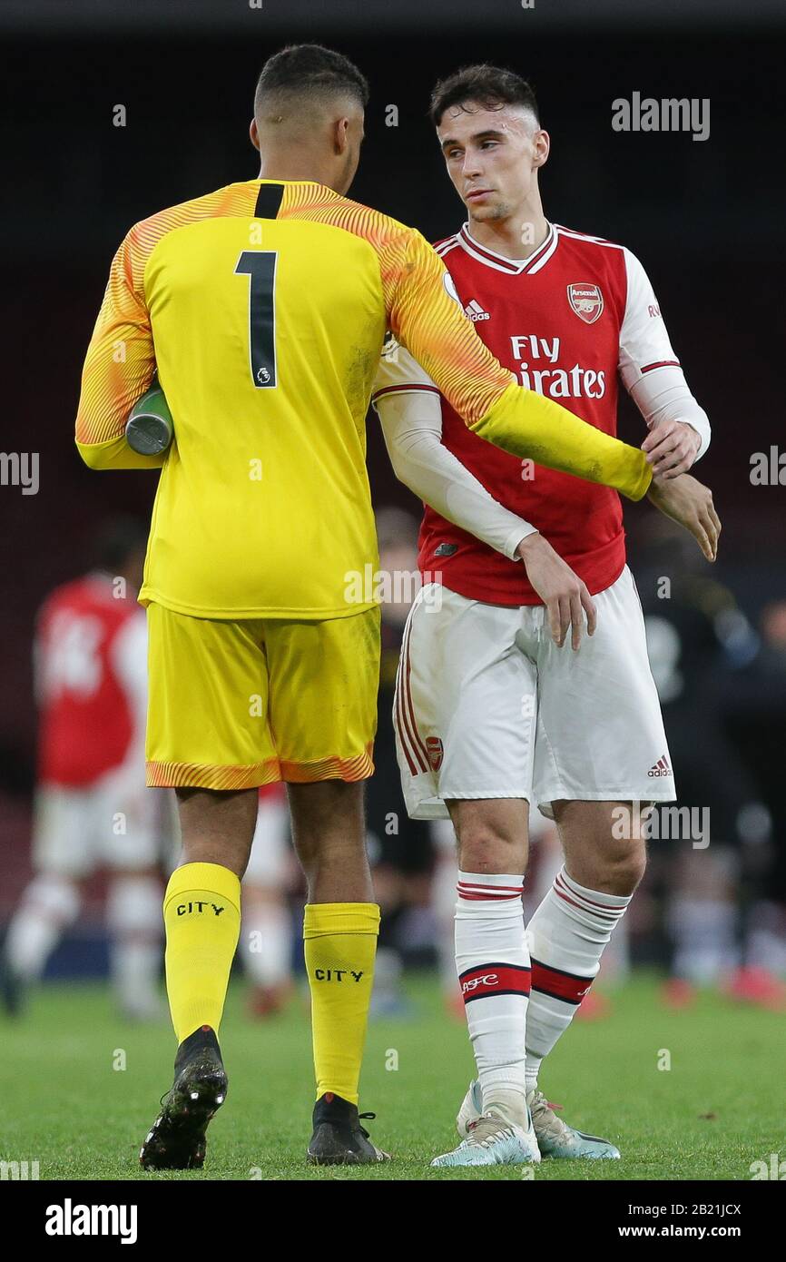 Alternativ følsomhed Colonial LONDON, ENGLAND - FEBRUARY 28TH Gavin Bazunu of Manchester City u23 and Jordan  McEneff of Arsenal u23 during the Premier League 2 match between Arsenal  Under 23 and Manchester City Under 23