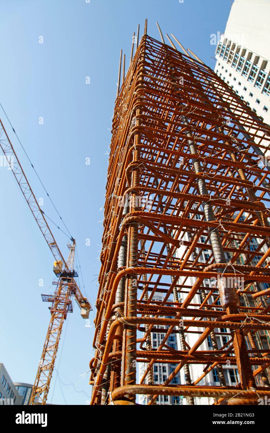 Steel grid on the construction site Stock Photo - Alamy