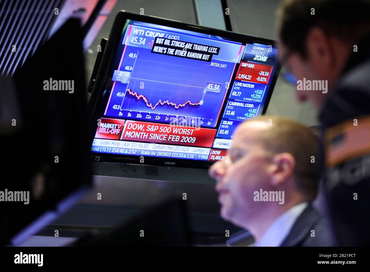 New York, USA. 28th Feb, 2020. Traders work at New York Stock Exchange in New York, the United States, on Feb. 28, 2020. U.S. stocks ended mixed on Friday. The Dow was down 1.39 percent to 25,409.36, the S&P 500 fell 0.82 percent to 2,954.22, and the Nasdaq was up 0.01 percent to 8,567.37. Credit: Wang Ying/Xinhua/Alamy Live News Stock Photo