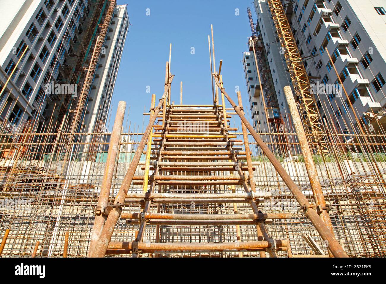 Steel grid on the construction site Stock Photo - Alamy